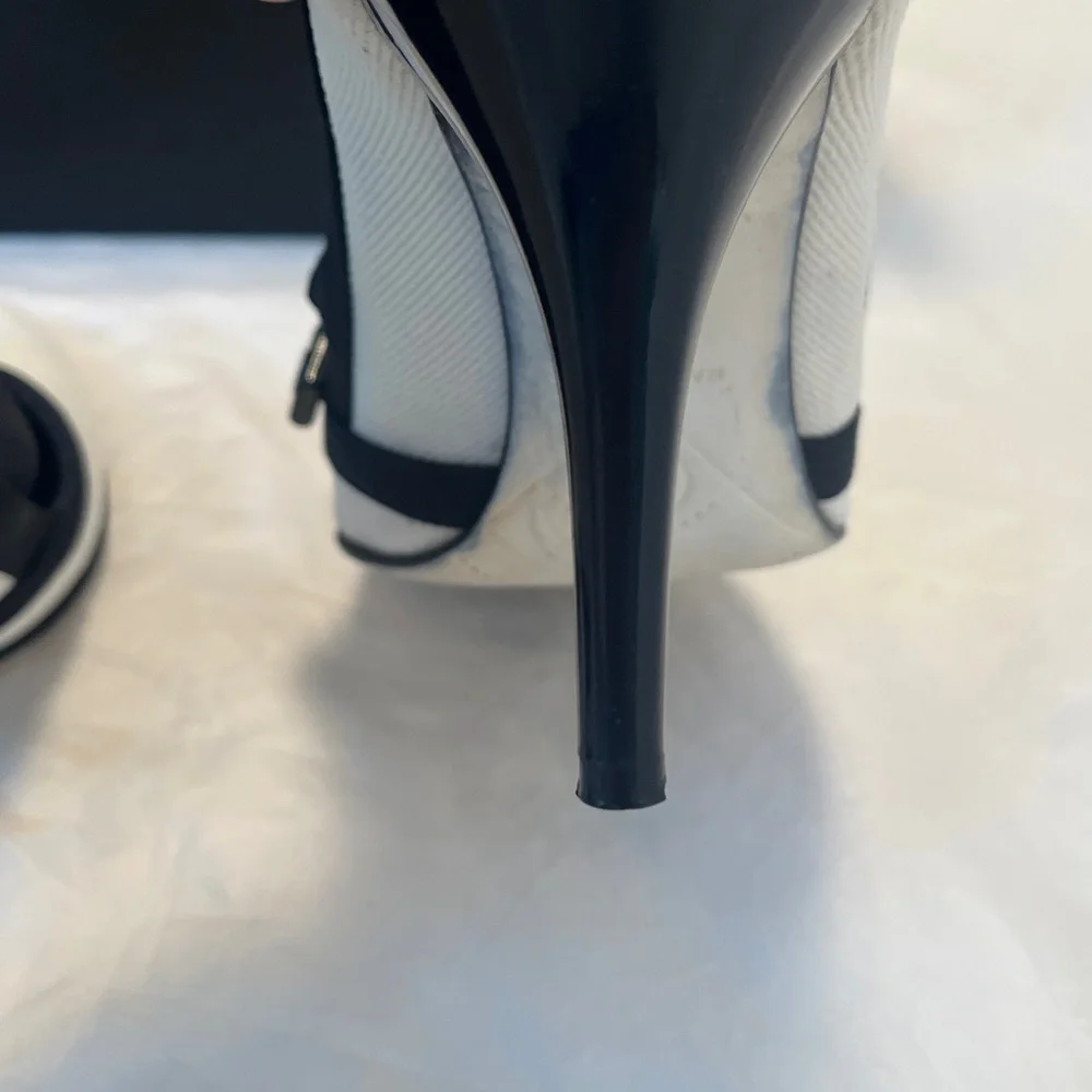 Chanel Interlocking CC High Heel Pumps - Picture 9 of 14